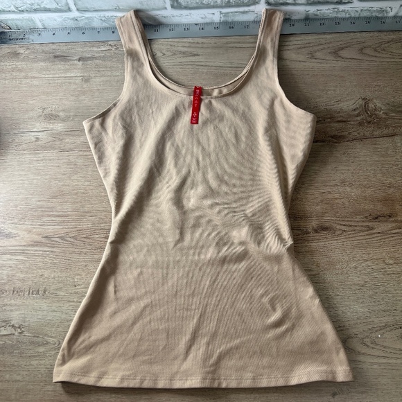 SPANX smooth Socialight Tank - Picture 2 of 4